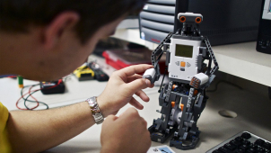 Studenti mohou na zkušenou do zahraničí. Kraj jim pomůže