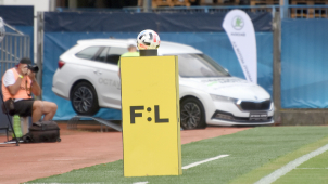 Profesionální fotbalové soutěže jsou přerušeny