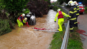 Krajští hasiči loni zachránili dva tisíce osob