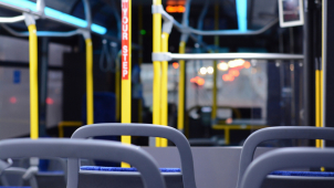 Opilý klempíř se v nočním autobusu vydával za revizora