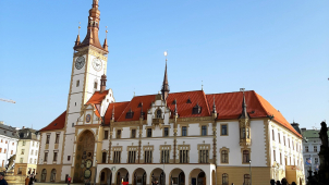 Olomoucká radnice se zbarví do oranžova