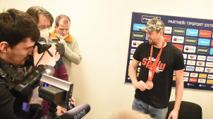 Gólman Konrád na Hané ukázal medaili