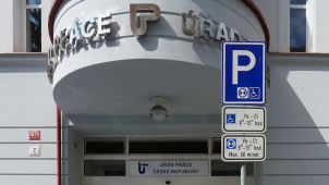 Nezaměstnanost v dubnu mírně klesla