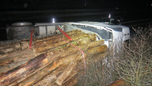 Spánek způsobil nehodu nákladního vozidla