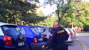 Dealer perníku ujížděl na koloběžce, zadrželi ho policisté