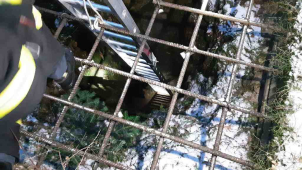 Pes si přivolal pomoc štěkotem. Zachránili ho hasiči