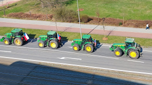 Protesty zemědělců pokračují. Do tří měst opět vjely traktory