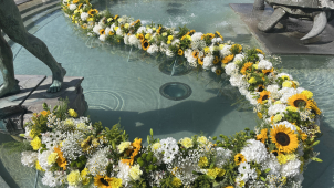 Tisíce květů proměnily Arionovu kašnu v barokní veledílo