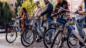 Anketa: Mají být v Olomouci k dispozici sdílená kola a koloběžky?