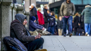 Peníze ani dary prý nepomohou. Bezdomovci mají mít motivaci