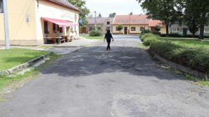 Lověšice čeká oprava silnice a chodníků, místní si přispějí