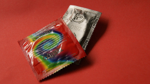 Muž chtěl v obchodě ukrást LEGO, tuňáka a kondomy