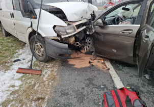 U Nové Dědiny se střetla dodávka s osobním autem