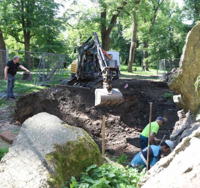Stavba vodopádu v Bezručových sadech začala