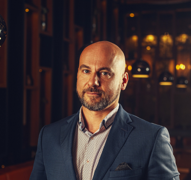 Balancovali na hraně, ale už se mohou zase nadechnout. Dokonce získali michelinského šéfkuchaře