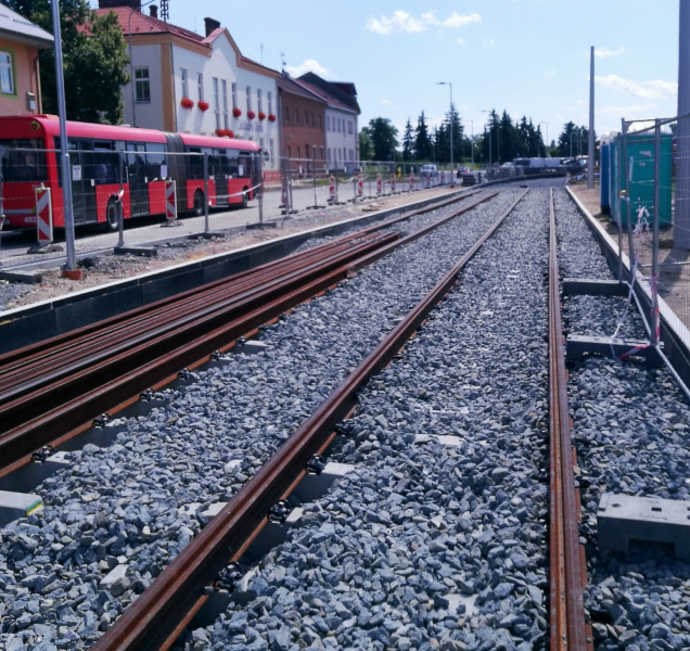 Nová tramvajová trať: V Rooseveltově ulici už jsou koleje