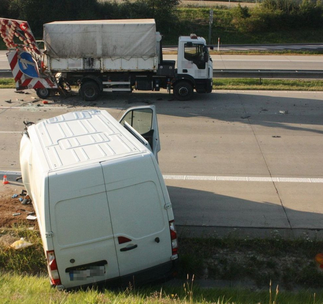 Tragédie u Bělotína: Řidič nepřežil naráz do vozu údržby