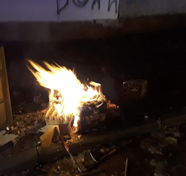 Hasiči za sebou mají první zásah, hořela krabice od pyrotechniky