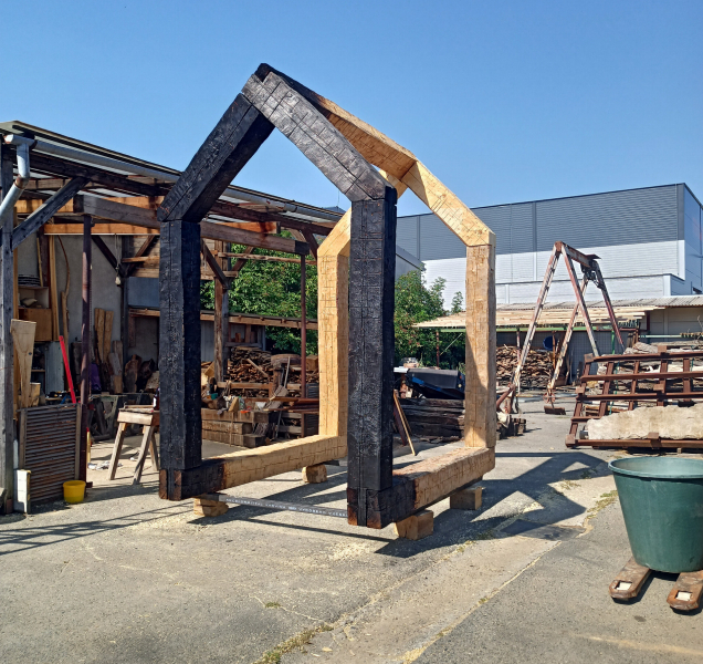 Sochař Robert Buček vytváří monumentální Skrýš