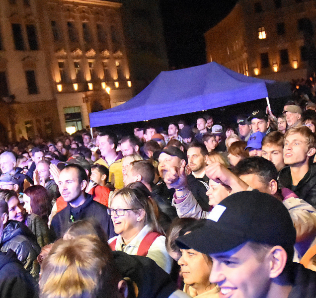 Divokej Bill roztančil Horní náměstí