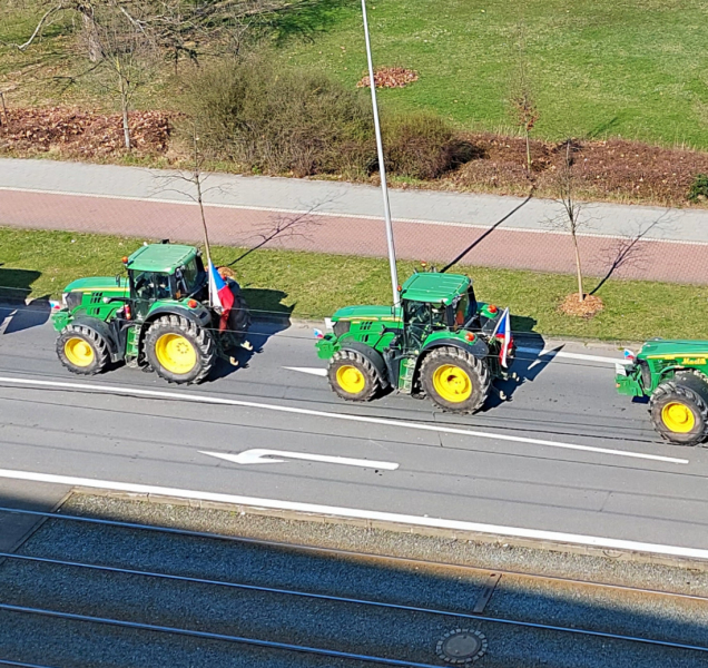 Protesty zemědělců pokračují. Do tří měst opět vjely traktory