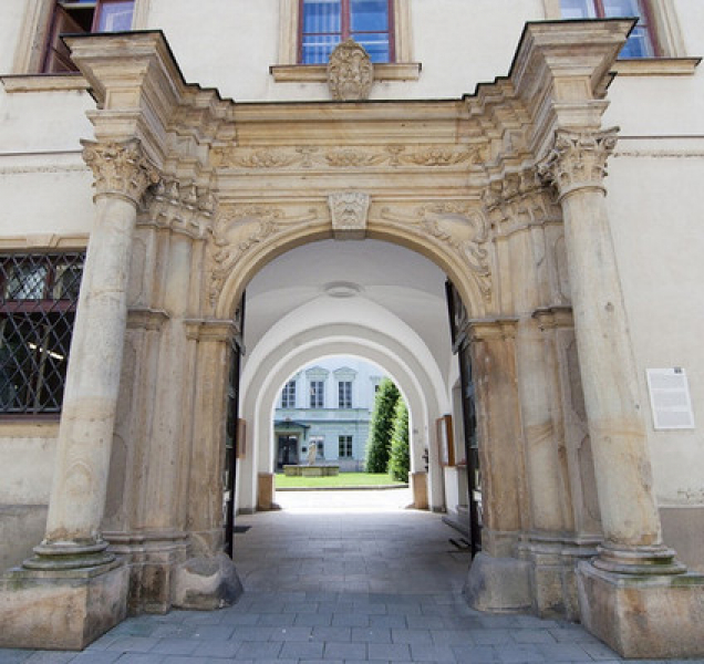 Unikátní výstava fotografií kostela zničeného vojáky