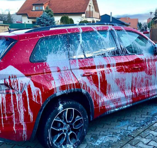 Škoda na autě opoziční političky bude až na 350 000 korun!