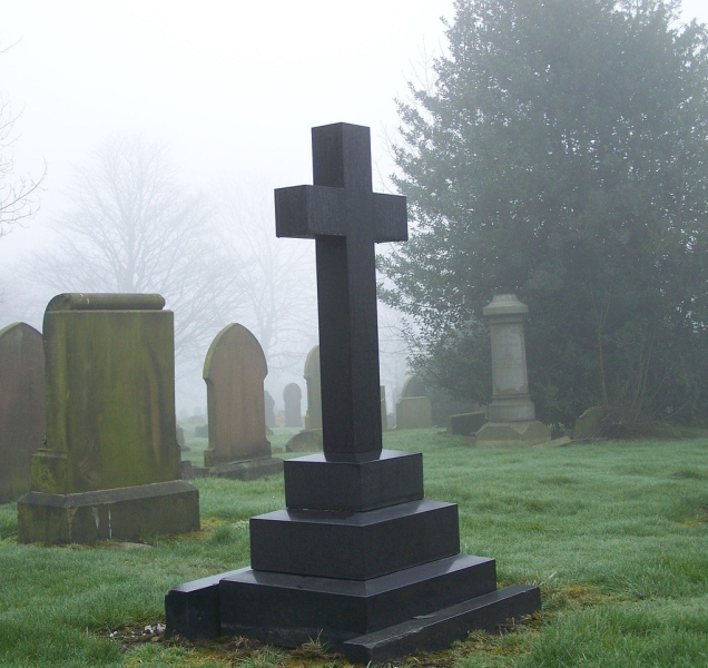 Senior přišel o 100 tisíc za hrob