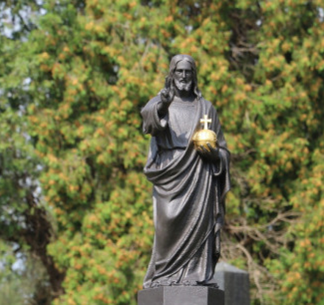 Vstup na hřbitov v Neředíně zdobí restaurovaný Ježíš