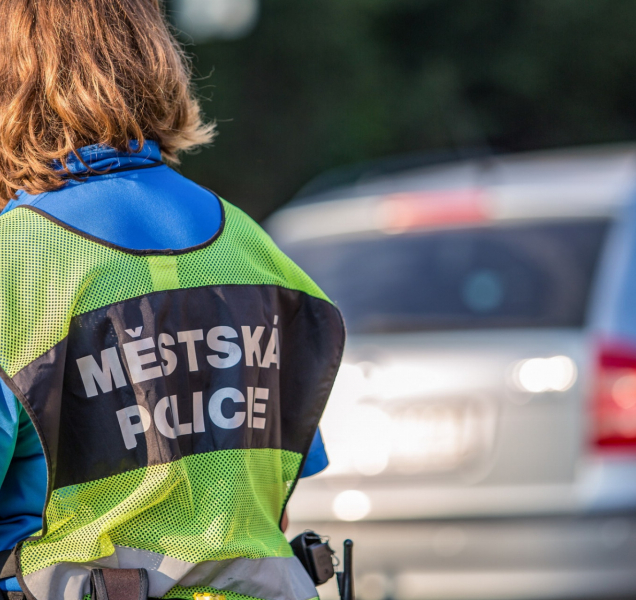 Opilý muž si to v klidu štrádoval po Chválkovické