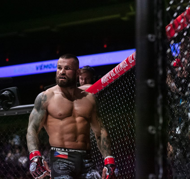 Slavnostní buly na utkání se Spartou vhodí Karlos Vémola