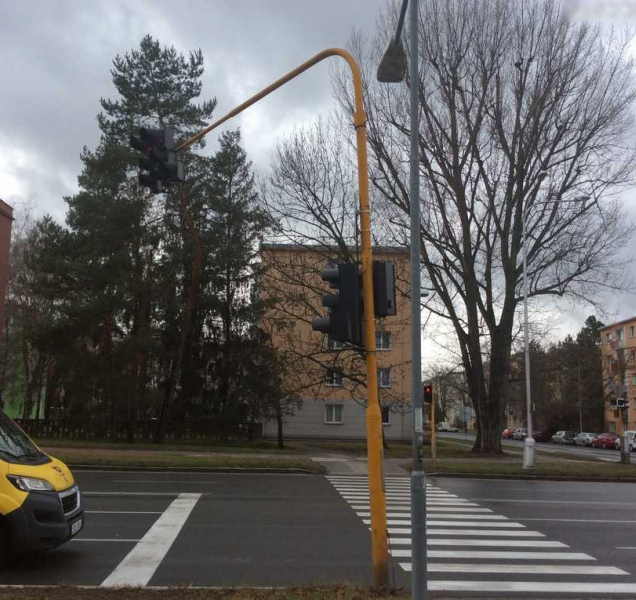 Žádný vandal, strážníky zaměstnal silný vítr