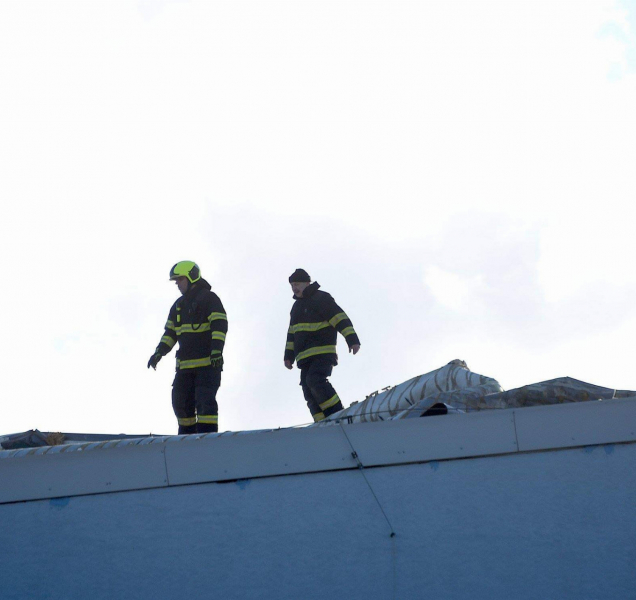 Plavecký bazén v Olomouci je kvůli poškozené střeše zavřený