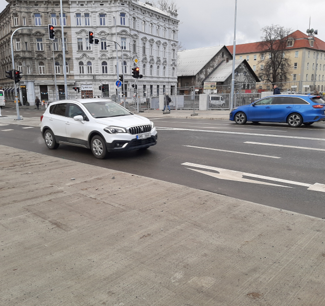 Most v Komenského ulici je průjezdný i pro osobní auta