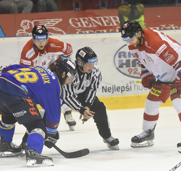 Mora před prázdným zimákem padla se Zlínem