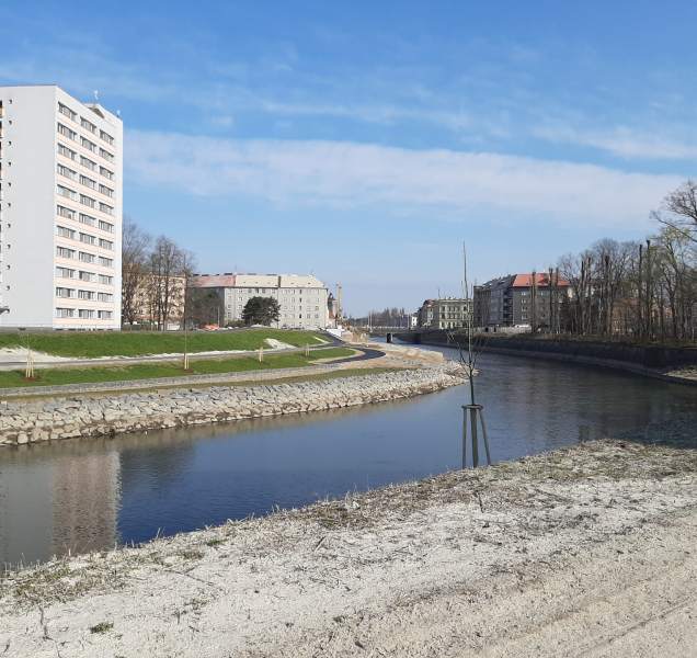 Práce na olomoucké náplavce pokračují bez přestávky