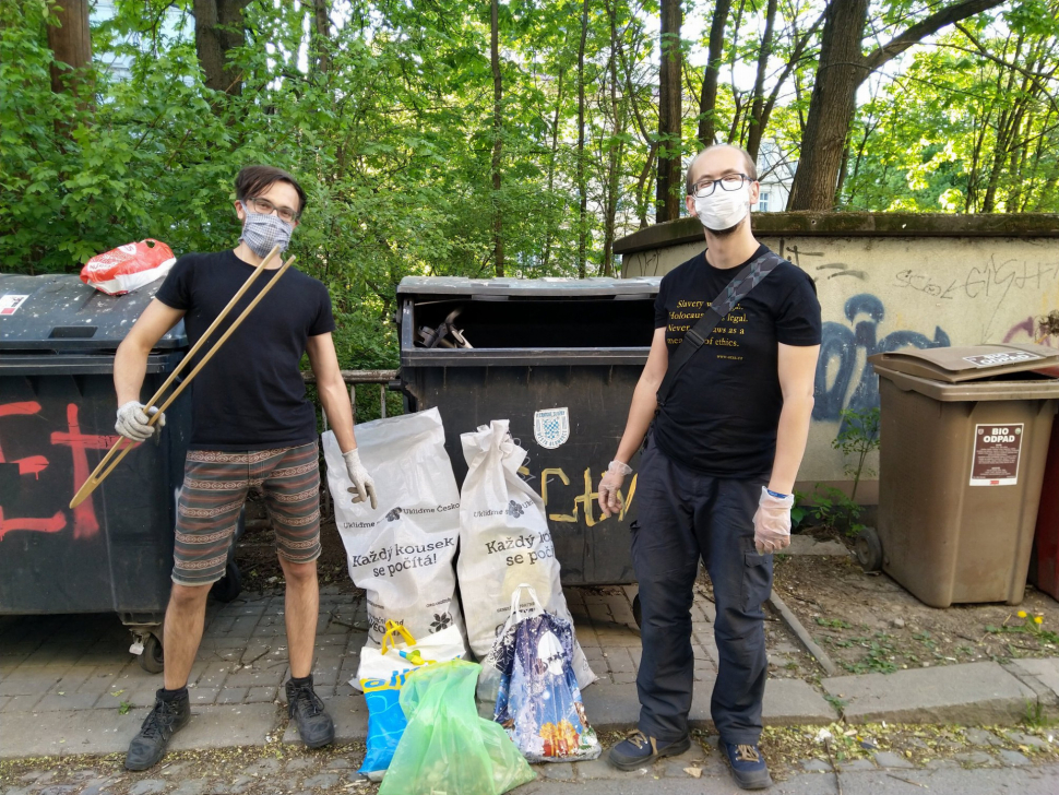 Sbírat nepořádek během procházky a pomoct přírodě může každý