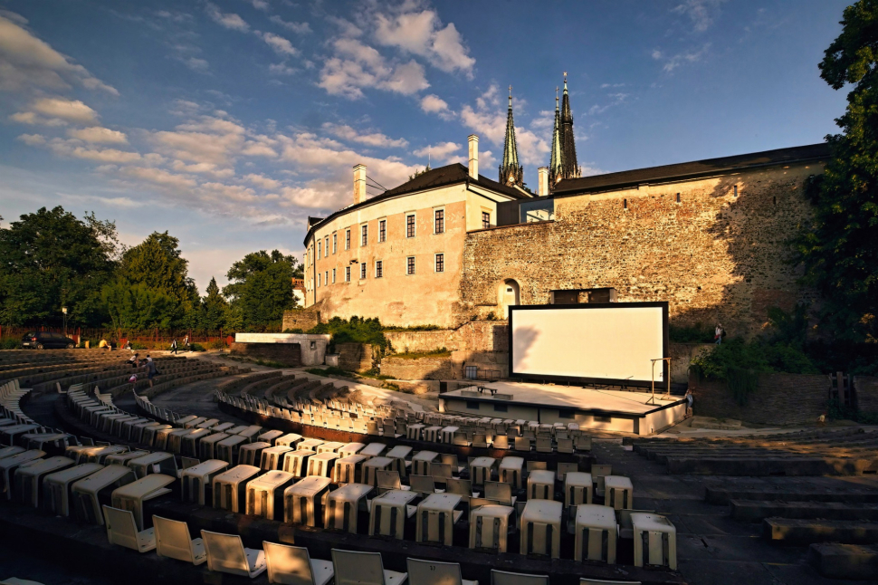 Letní kino v ohrožení: spory dočasně zastavily promítání. Nakonec přišla dohoda