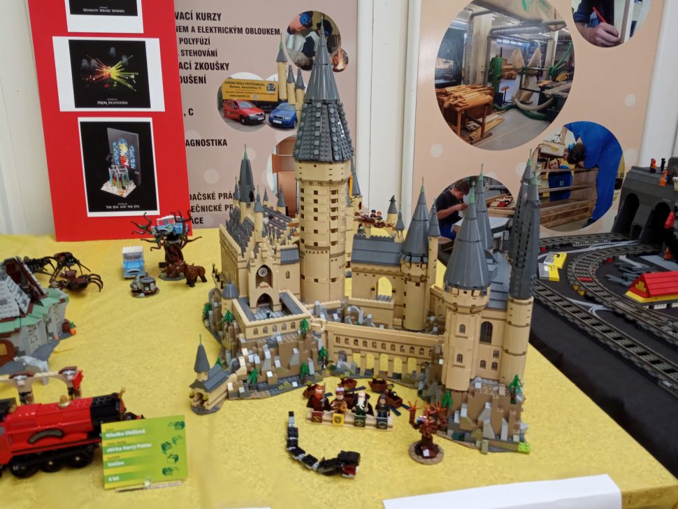 FOTO: LEGO kostky ovládly olomouckou střední školu